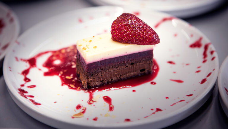 Frisch zubereitete Desserts und Kuchen beim Catering von Flavor Tales